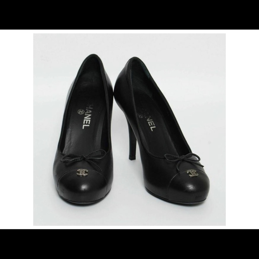 CHANEL round toe heels